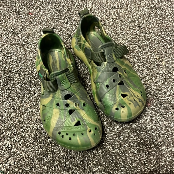 Boys sketchers Velcro rubber shoe - Picture 1 of 4